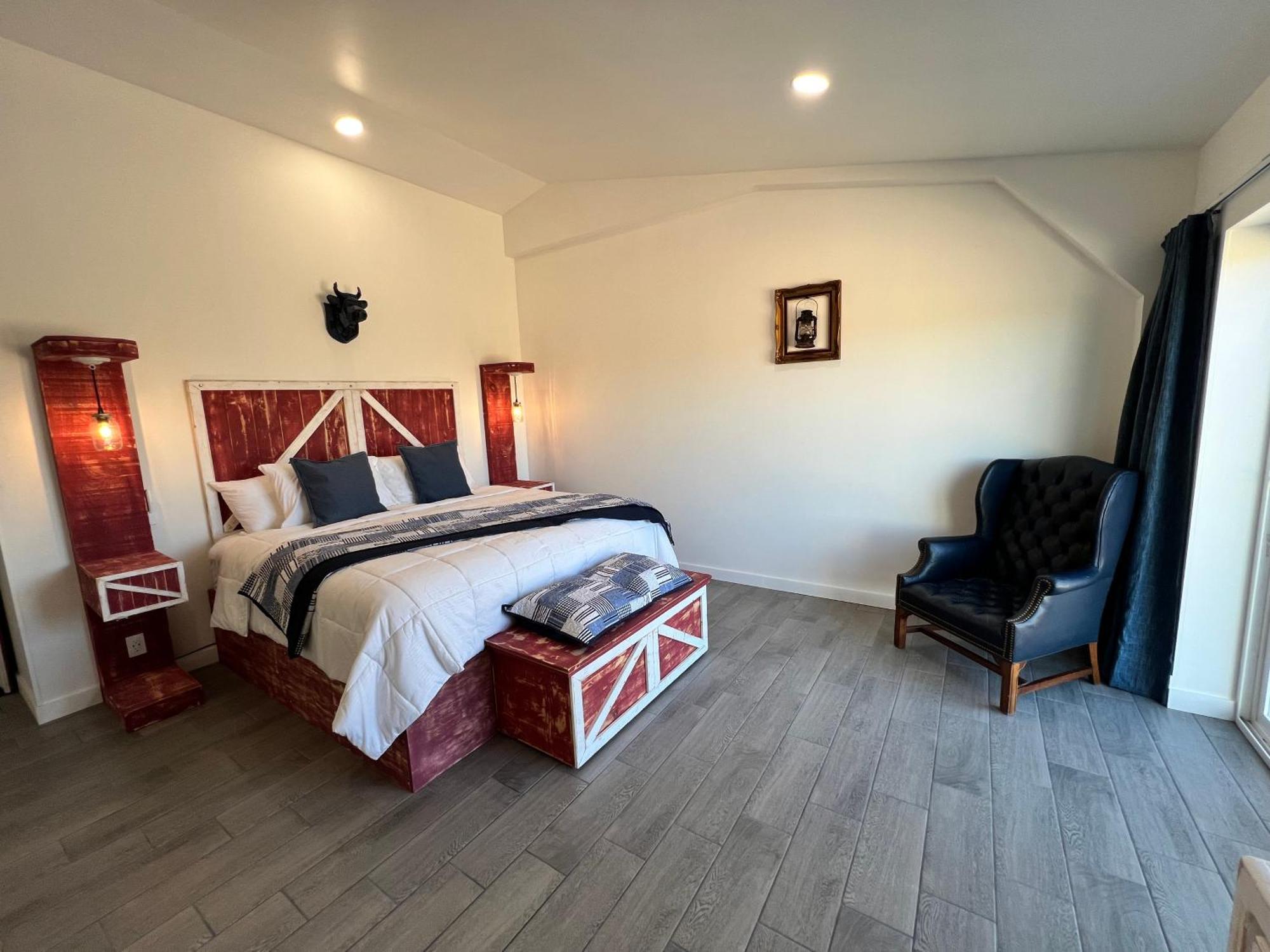 Blue Cow Guest Farm Hotel Cornville Exterior photo