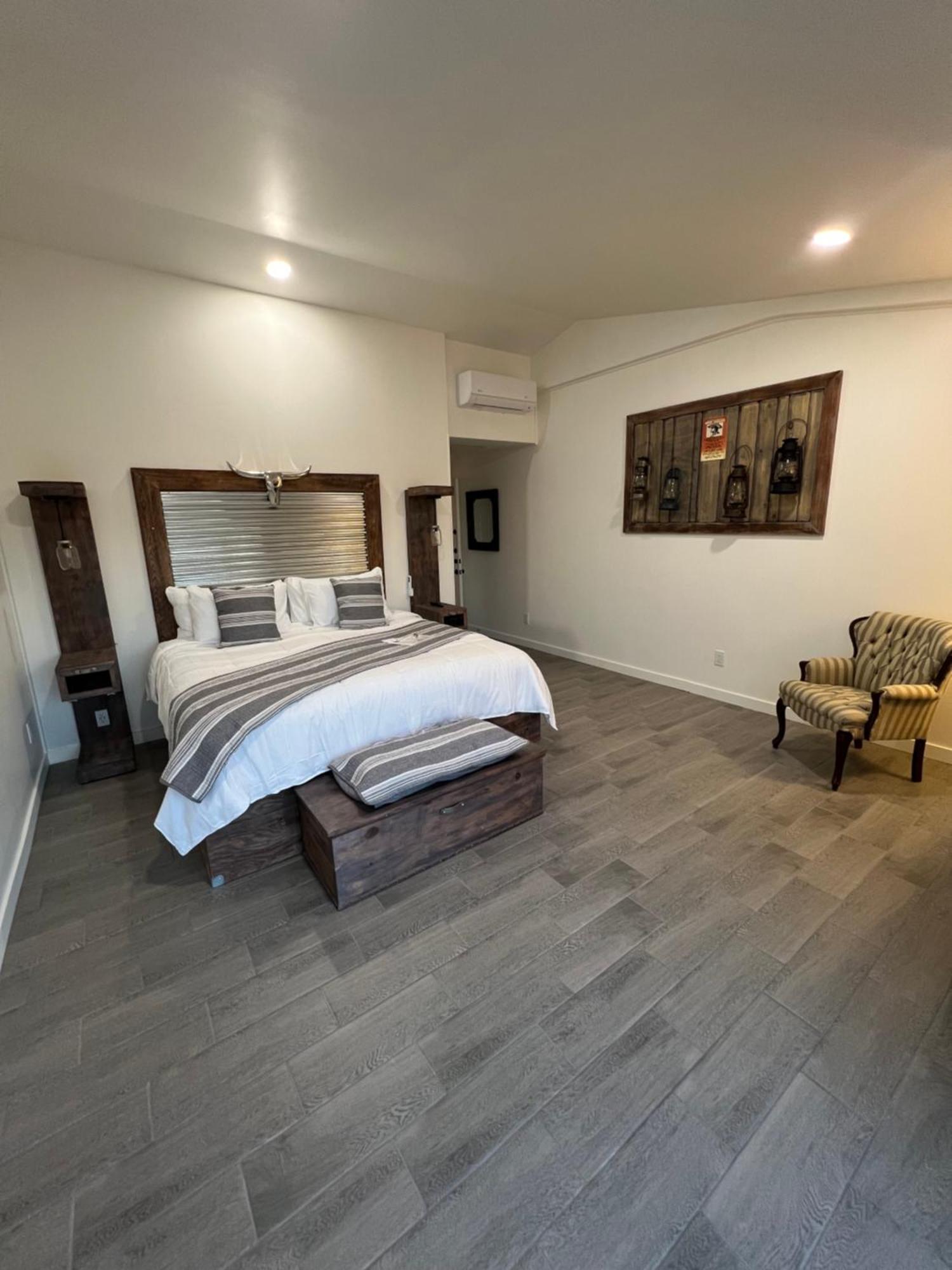 Blue Cow Guest Farm Hotel Cornville Exterior photo